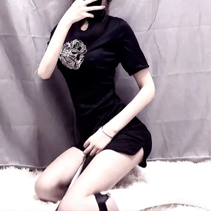 穿风信子蓝的少女